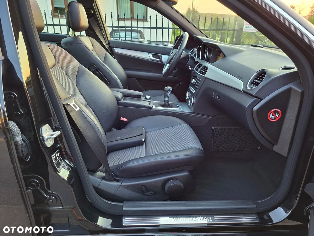 Mercedes-Benz Klasa C 200 CGI BlueEff Avantgarde - 23
