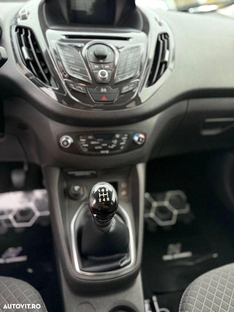 Ford Tourneo Courier 1.0 EcoBoost Titanium - 9