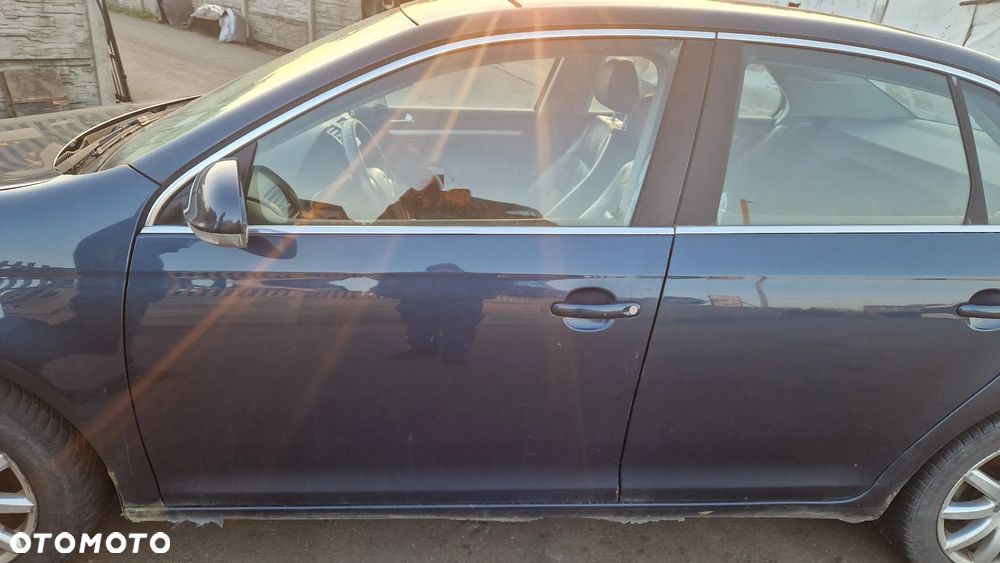VOLKSWAGEN JETTA GOLF V KOMBI DRZWI LEWY PRZÓD - 1