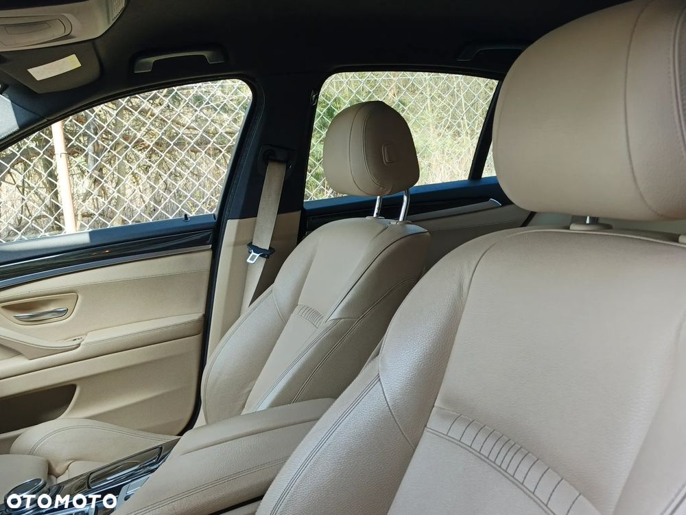 BMW Seria 5 520d xDrive - 16