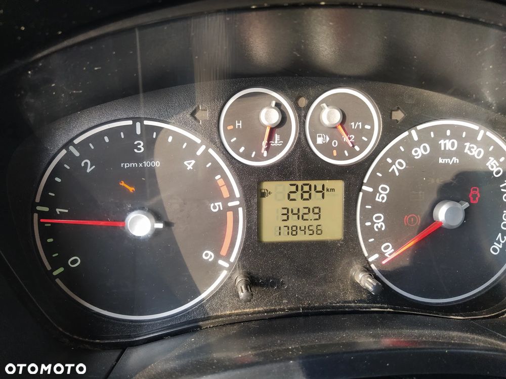 Ford Transit Connect - 8