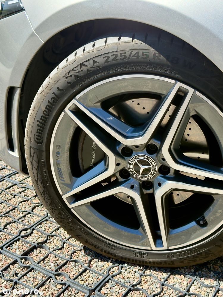 Mercedes-Benz Klasa A 220 AMG Line 7G-DCT - 3