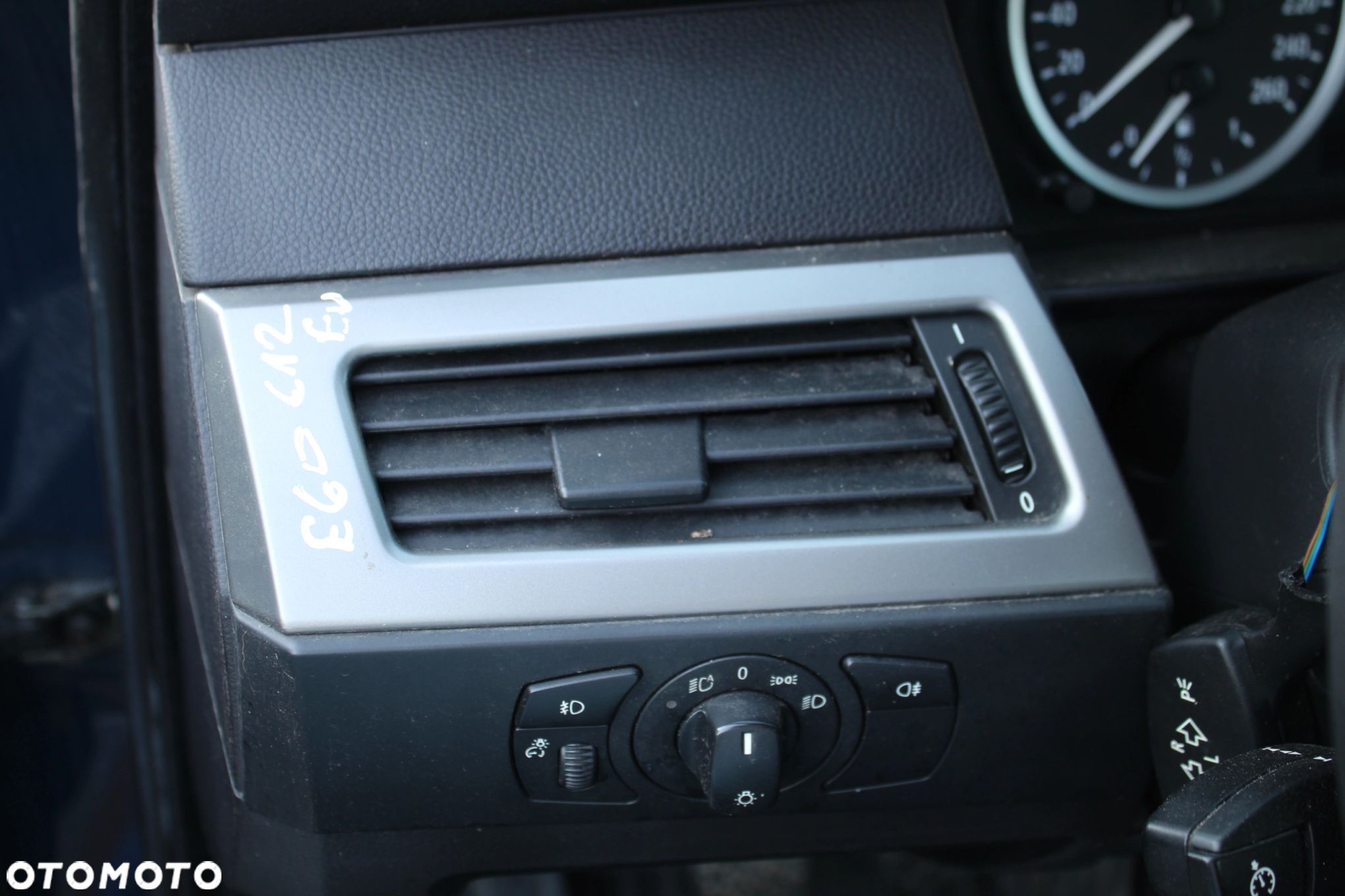 DEKORY WNĘTRZA BOCZKÓW DRZWI SREBNE BMW E60 EUROPA - 1
