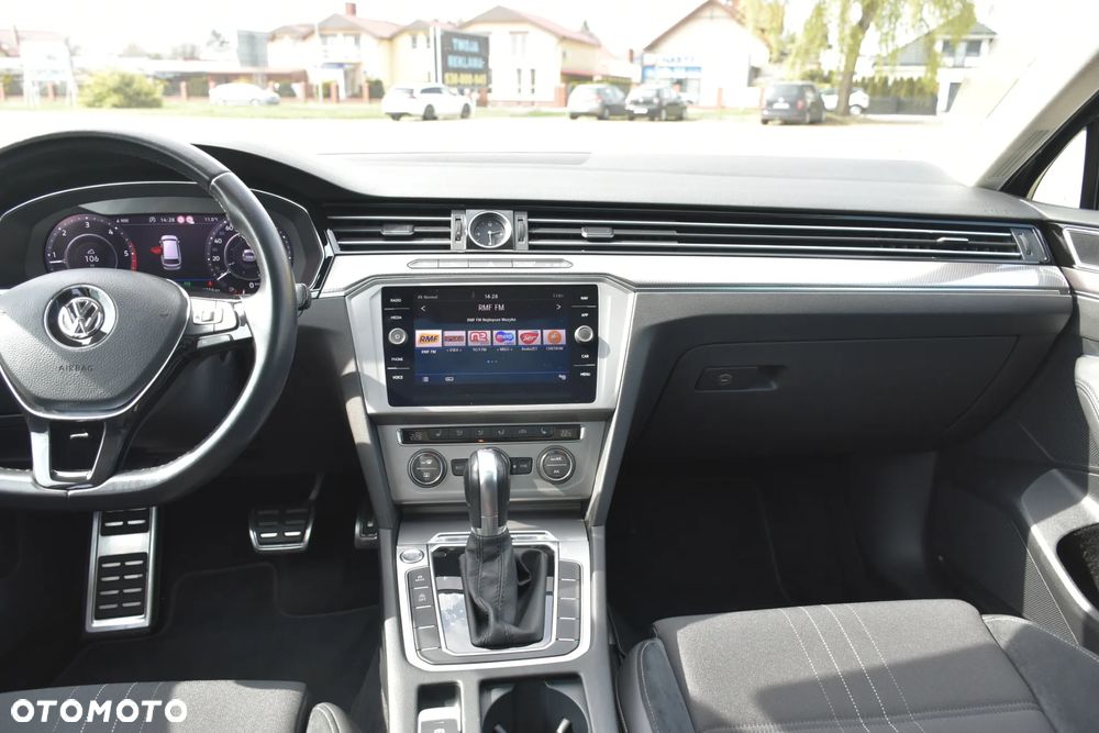 Volkswagen Passat 2.0 TDI SCR (BlueMotion Tech) 4Mot DSG Comfortline - 11