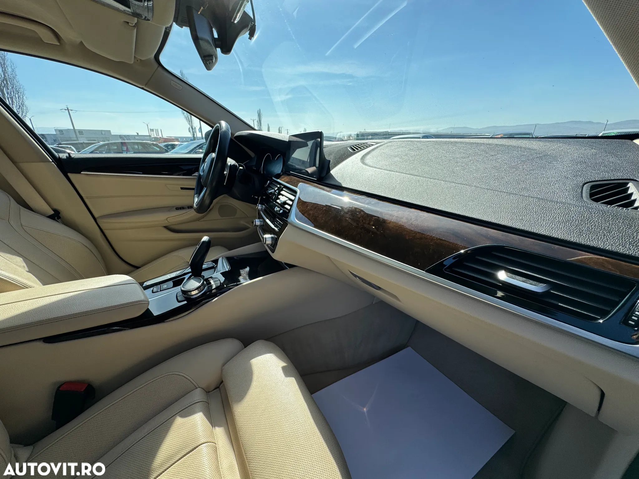 BMW Seria 5 520d xDrive AT - 24