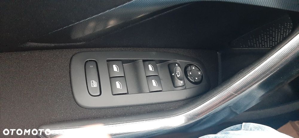 Peugeot 2008 PureTech 110 Stop&Start EAT6 Allure - 23