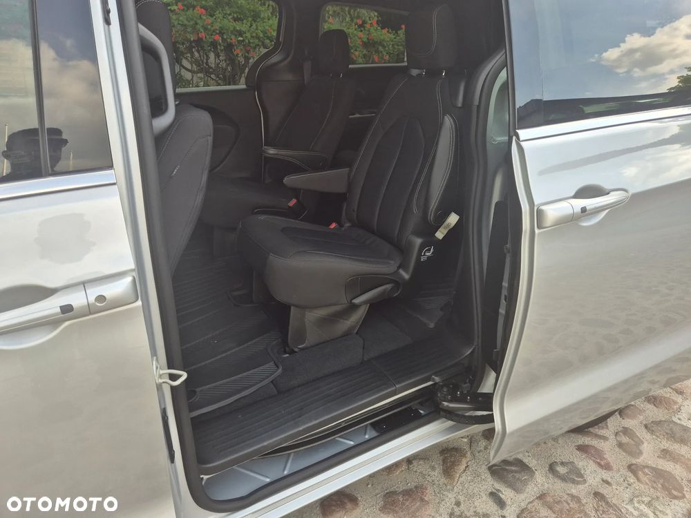 Chrysler Pacifica - 23