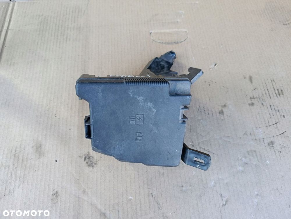 FORD TRANSIT COURIER SKRZYNKA BEZPIECZNIKÓW MT7614K0120GCS - 1