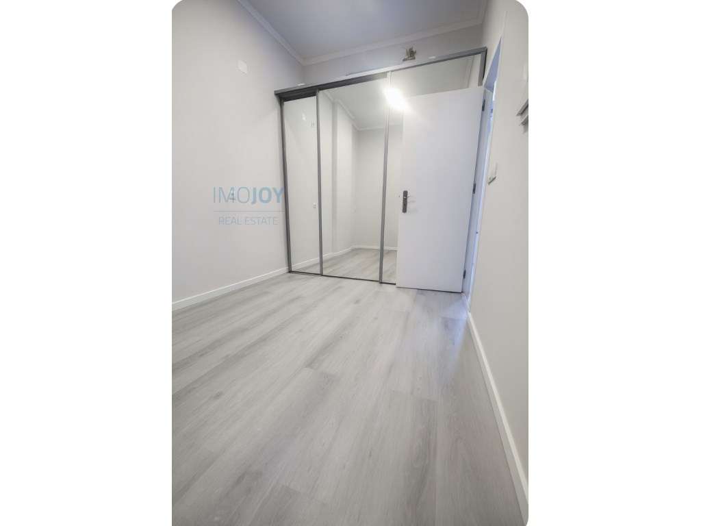 Fantástica Loja convertida em Apartamento T1 para Arrendamento em B... - Grande imagem: 5/27