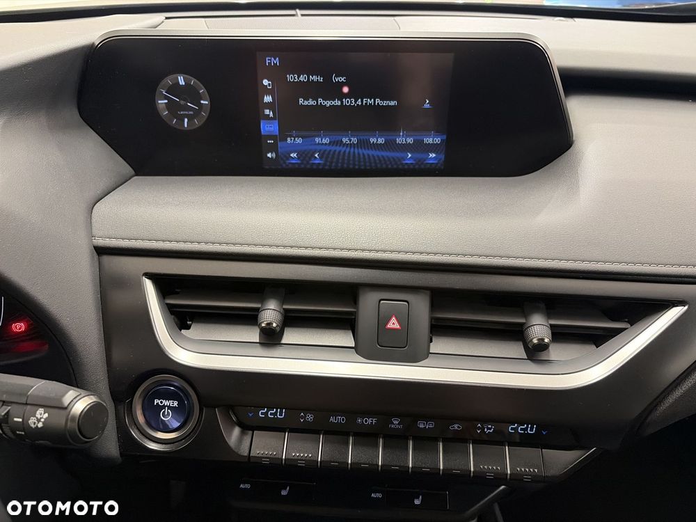 Lexus UX - 15