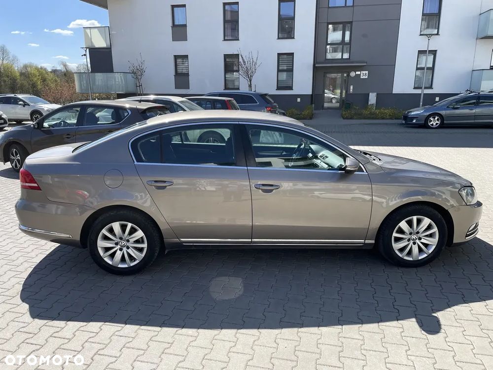 Volkswagen Passat 2.0 TDI DPF BlueMotion Technology Highline - 8