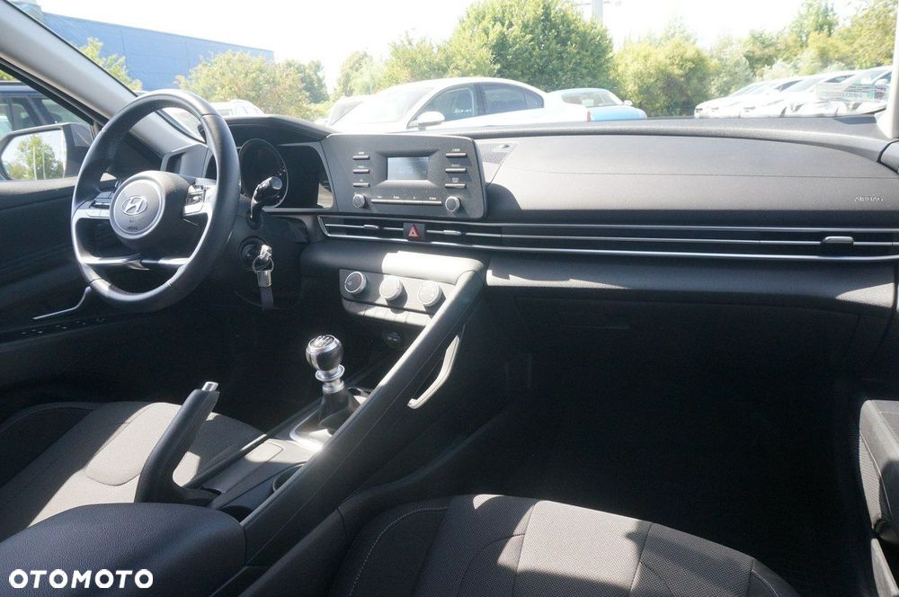 Hyundai Elantra 1.6 Modern - 16