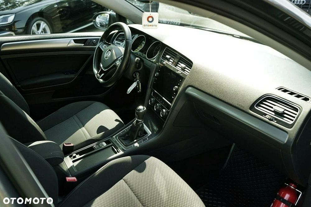 Volkswagen Golf - 22