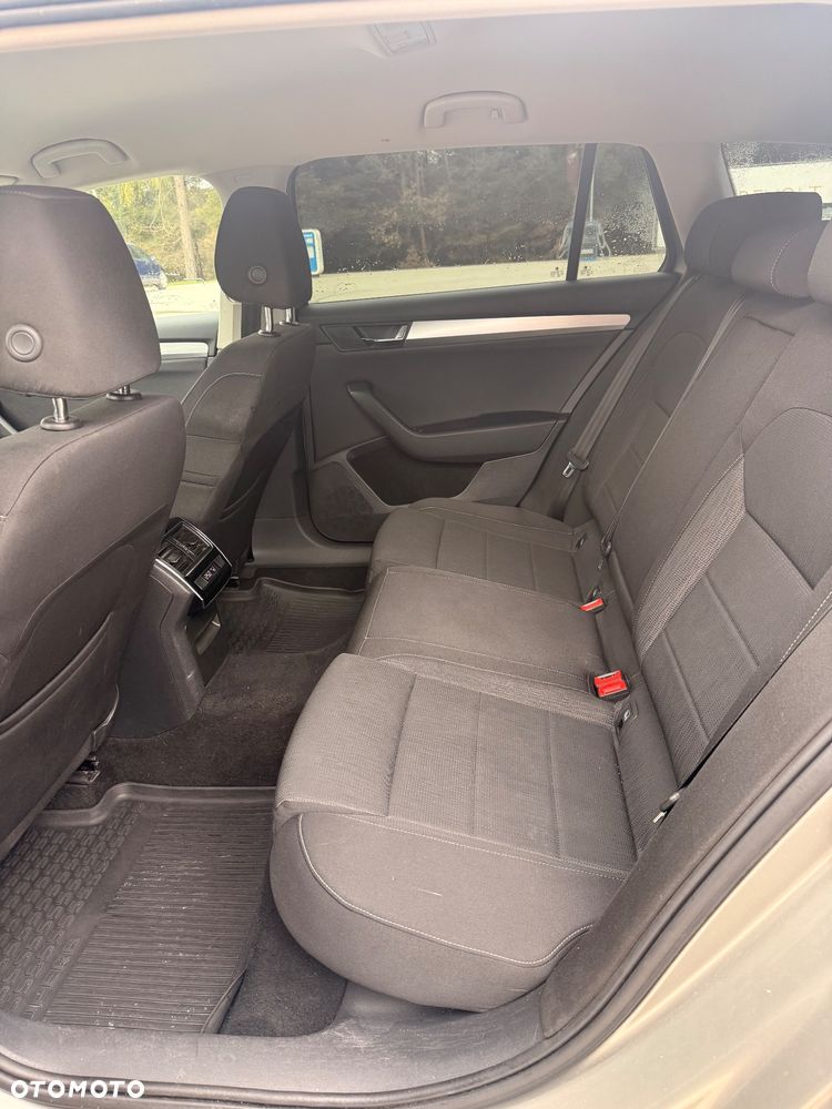 Skoda Superb 2.0 TDI Ambition DSG - 28