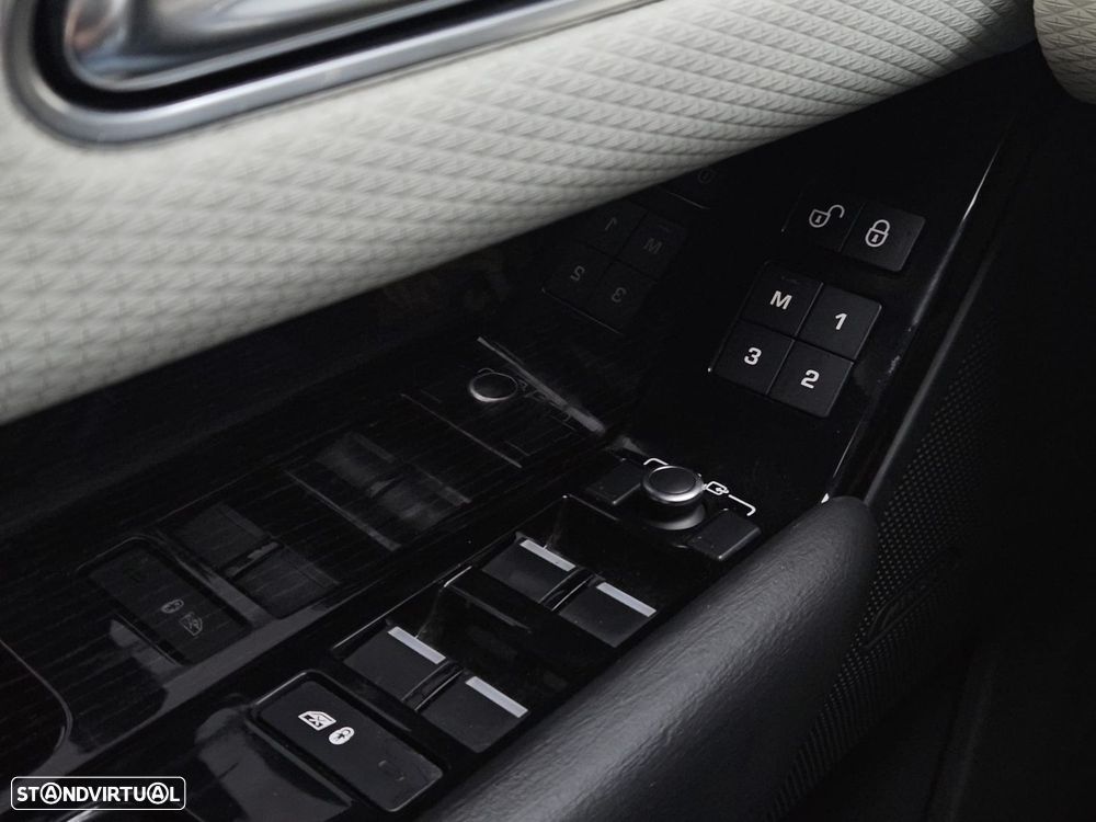 Land Rover Range Rover Velar 2.0 D R-Dynamic - 17