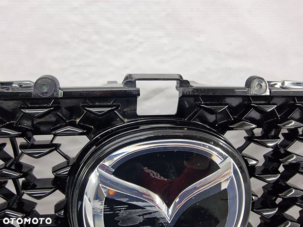 MAZDA CX30 / CX-30 ATRAPA / GRILL PRZEDNI PRZÓD NA PDC + ZNACZEK / LOGO POD RADAR , NR DFR7-50711 , NR AUKCJI GL631 - 16