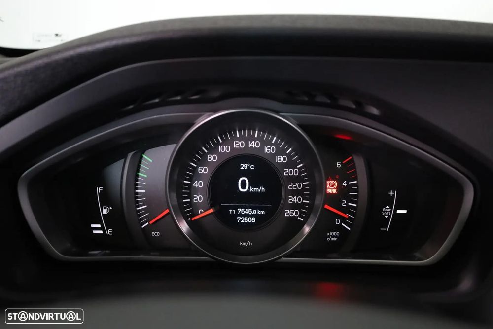 Volvo V40 2.0 D3 Momentum - 24