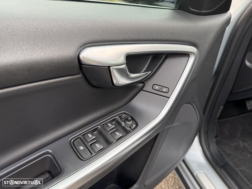 Volvo V60 D6 Plug-In-Hybrid AWD Geartronic Pure Limited - 18