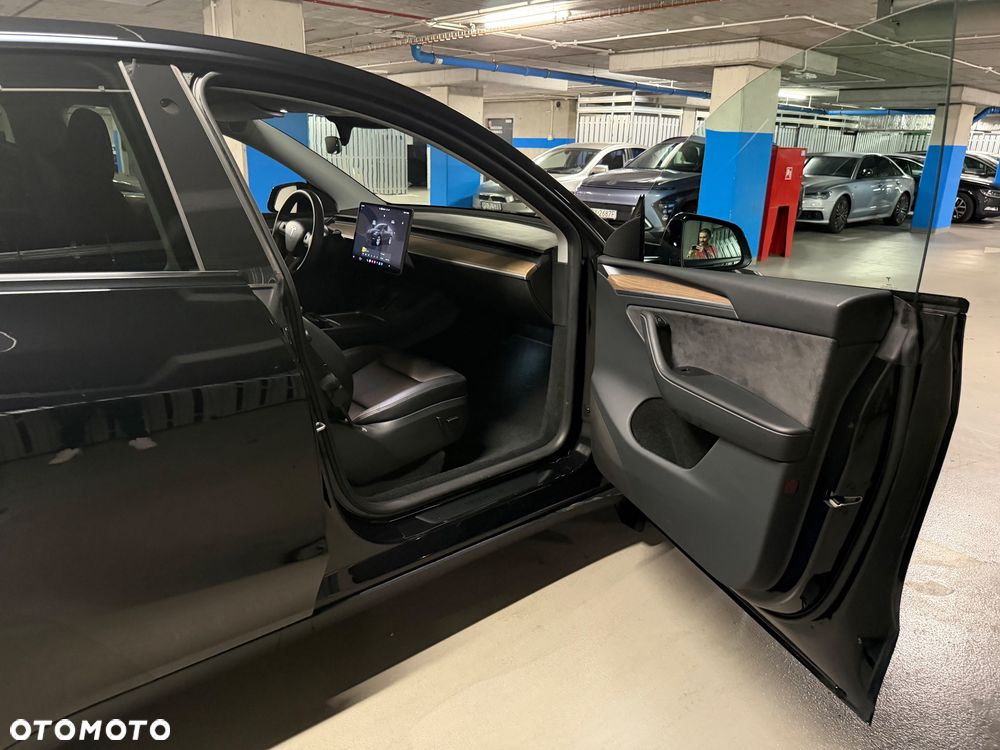 Tesla Model Y RWD - 14