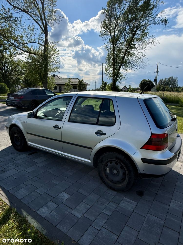 Volkswagen Golf 1.6 Basis - 3