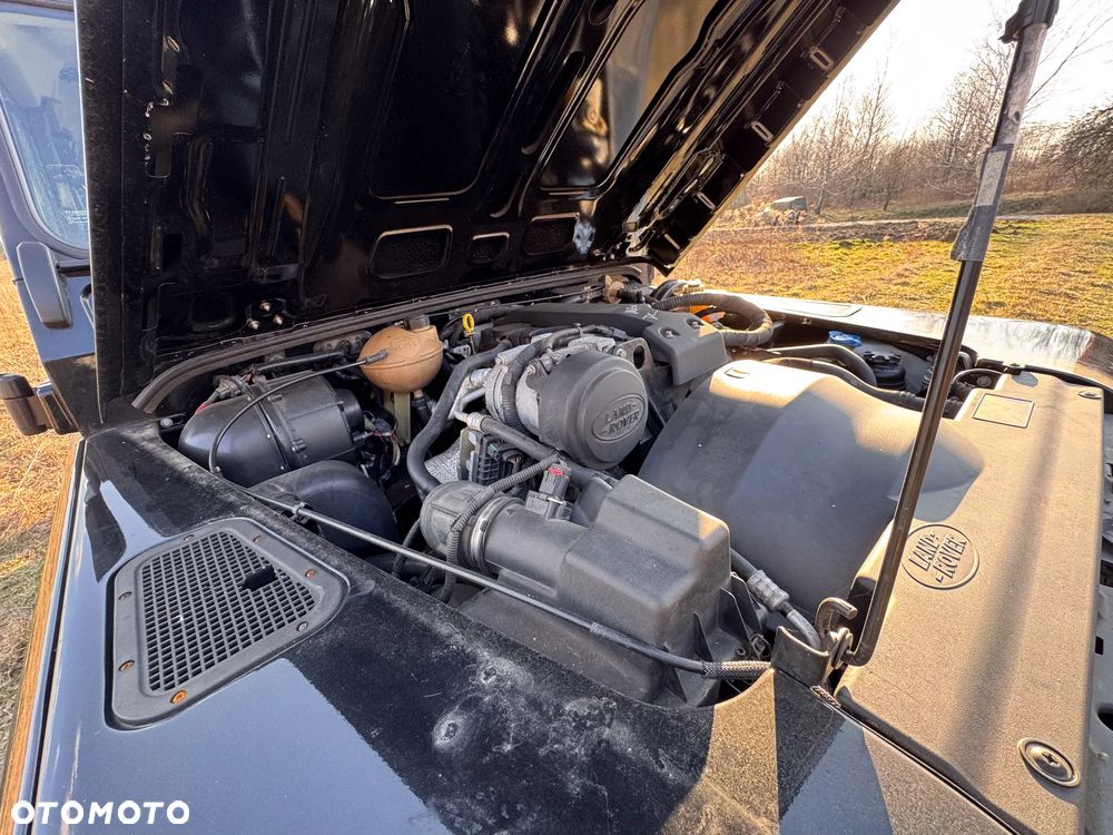 Land Rover Defender 110 Black Pearl Limited Edition - 16
