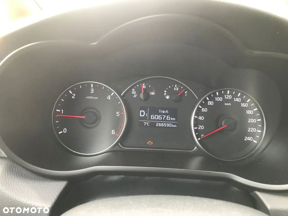 Kia Carens 1.7 CRDi L DCT - 9