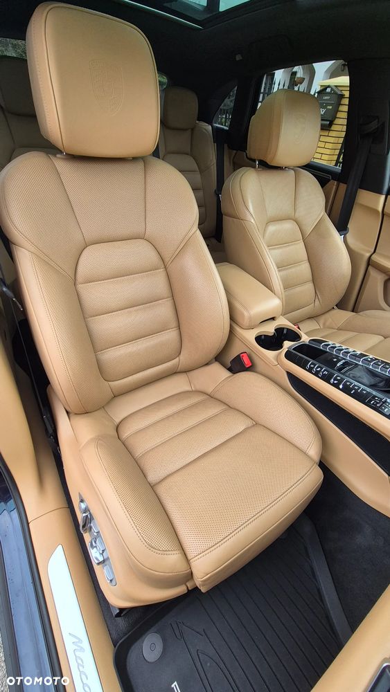 Porsche Macan - 24