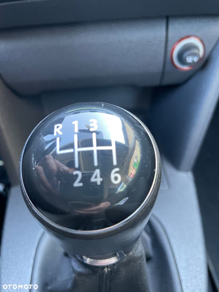 Volkswagen Touran 1.6 TDI SCR BlueMotion Technology Comfortline - 12