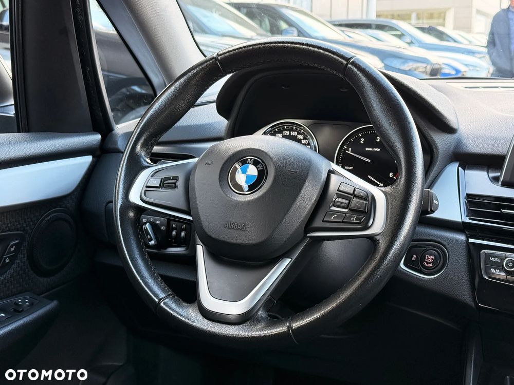 BMW Seria 2 218d - 16