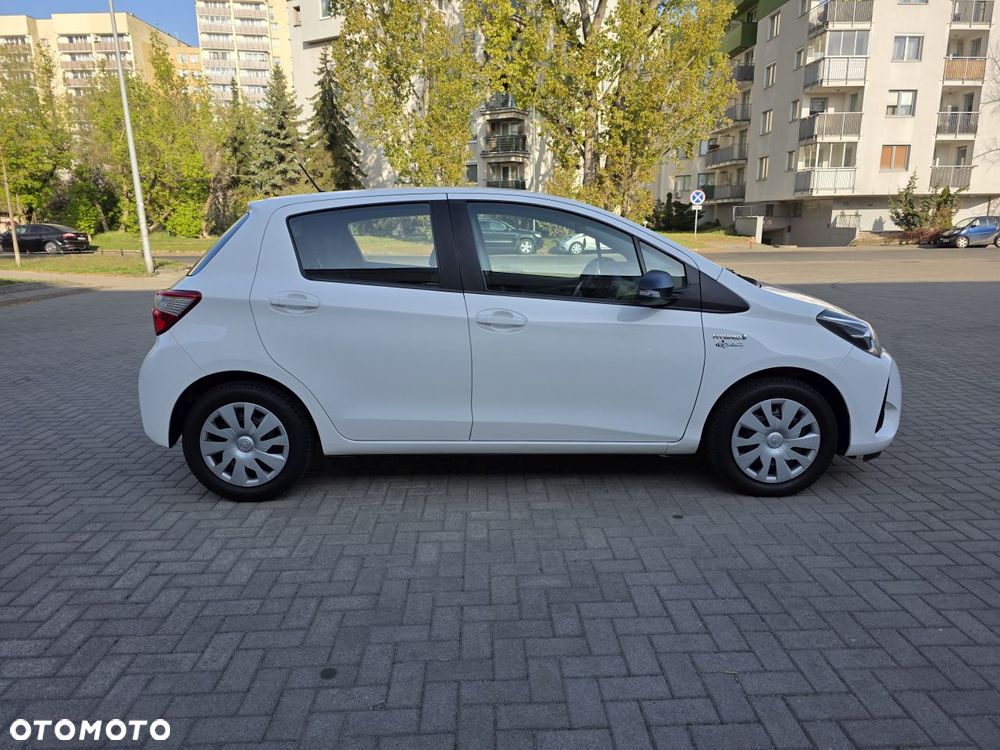 Toyota Yaris Hybrid 100 Active - 4