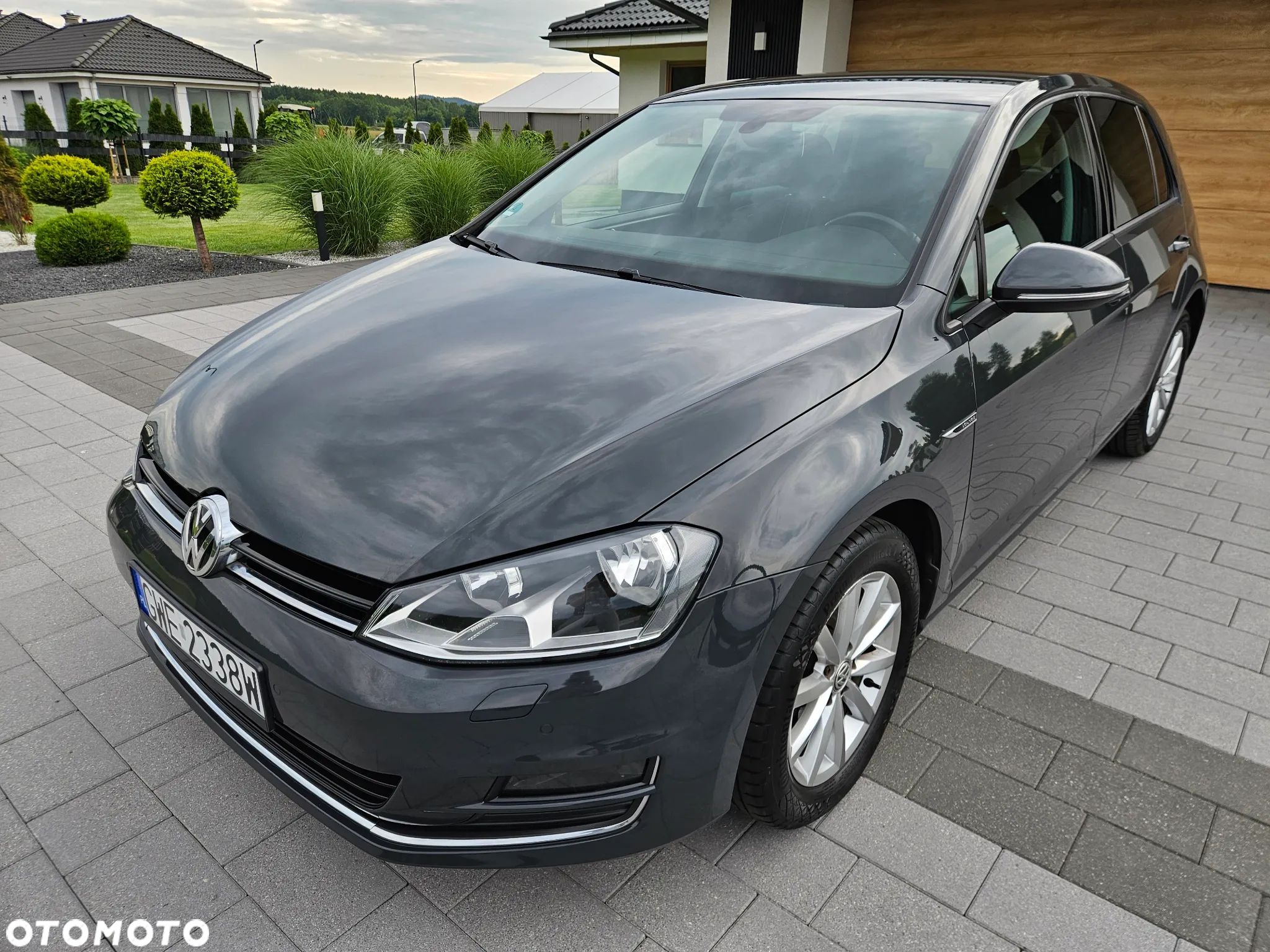 Volkswagen Golf 1.2 TSI BlueMotion Technology Lounge - 1