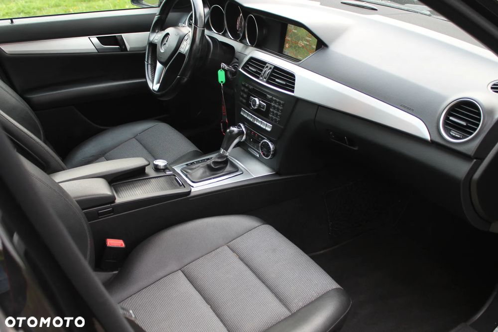Mercedes-Benz Klasa C 180 CDI DPF (BlueEFFICIENCY) 7G-TRONIC Avantgarde - 31