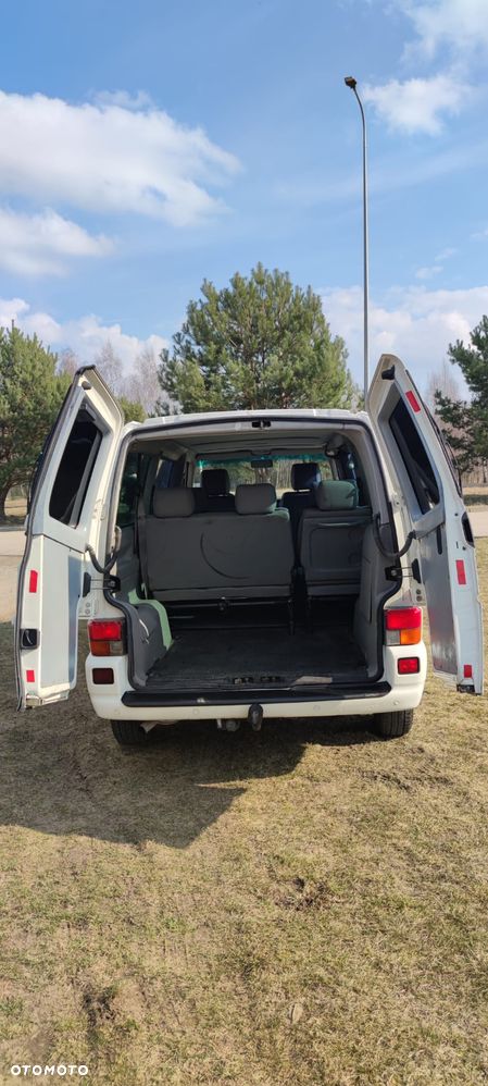 Volkswagen Caravelle - 11