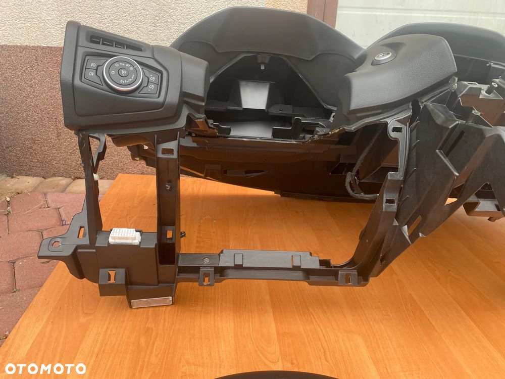 DESKA KONSOLA KOKPIT PODUSZKA FORD FOCUS MK3 FL LIFT - 2