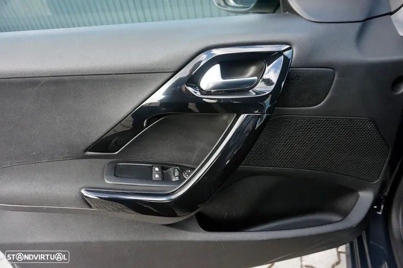 Peugeot 208 1.2 PureTech Style - 9