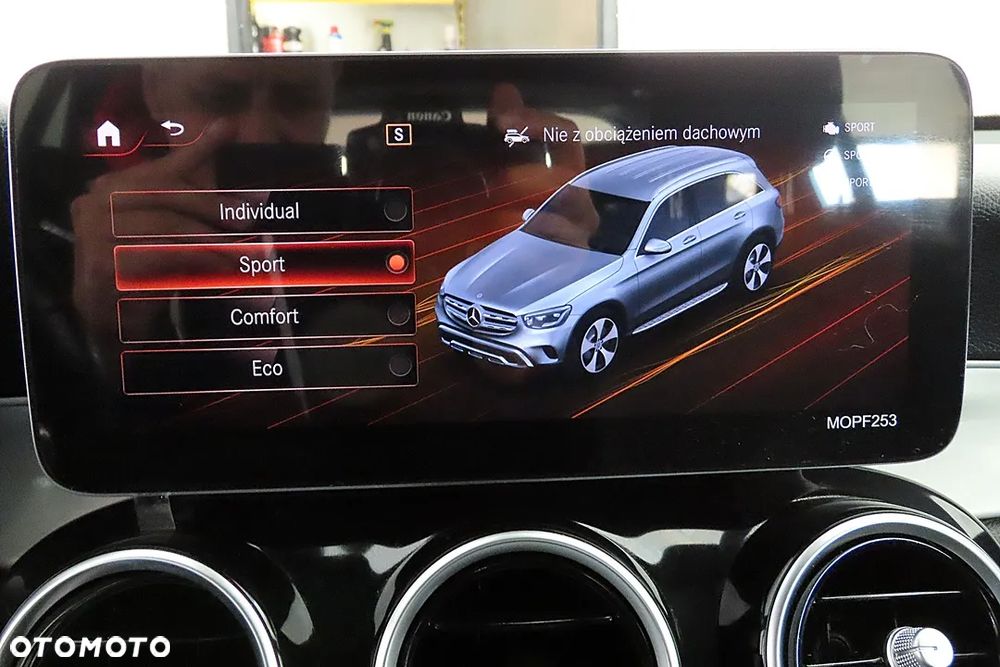 Mercedes-Benz GLC 220 d 4Matic 9G-TRONIC AMG Line Plus - 36