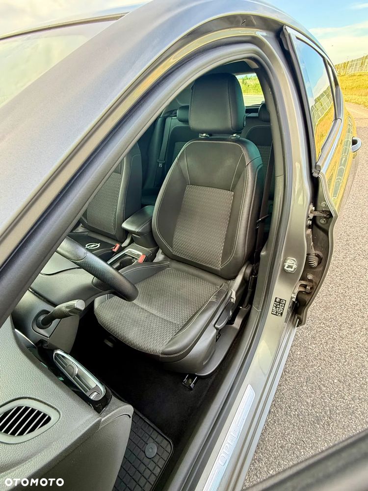 Opel Astra 1.6 T Elite S&S - 19
