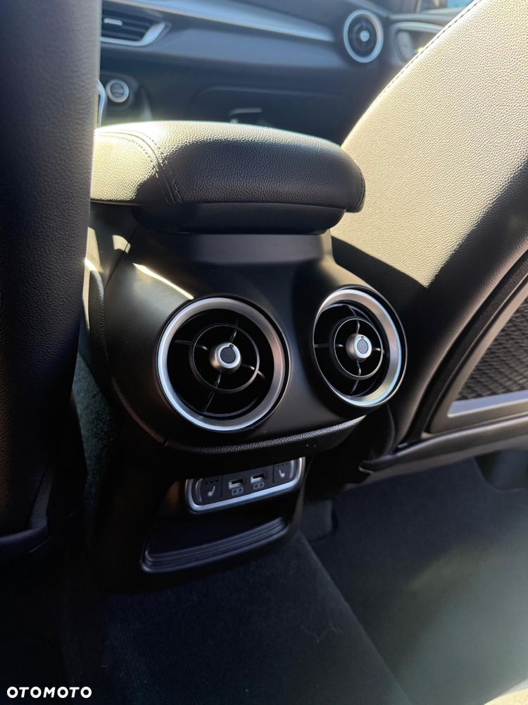 Alfa Romeo Stelvio 2.0 Turbo 16V AT8-Q4 Ti - 9