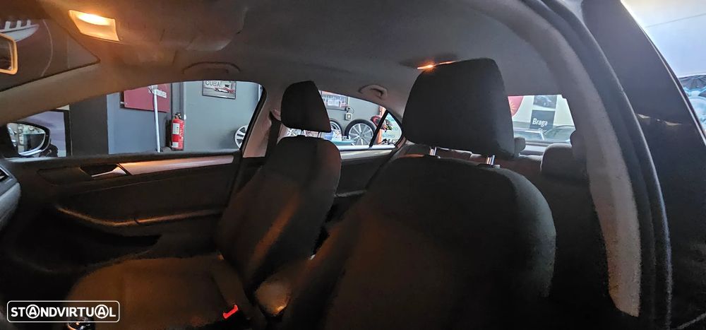 VW Jetta 2.0 TDI Confortline - 45
