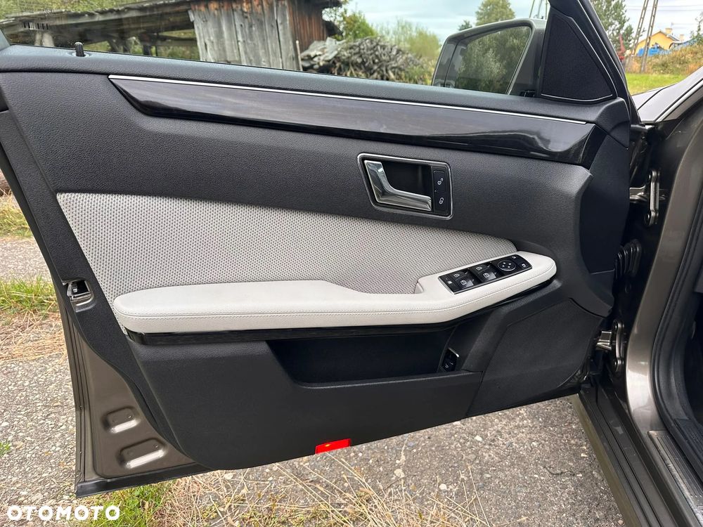 Mercedes-Benz Klasa E 220 CDI DPF BlueEFFICIENCY Avantgarde - 32