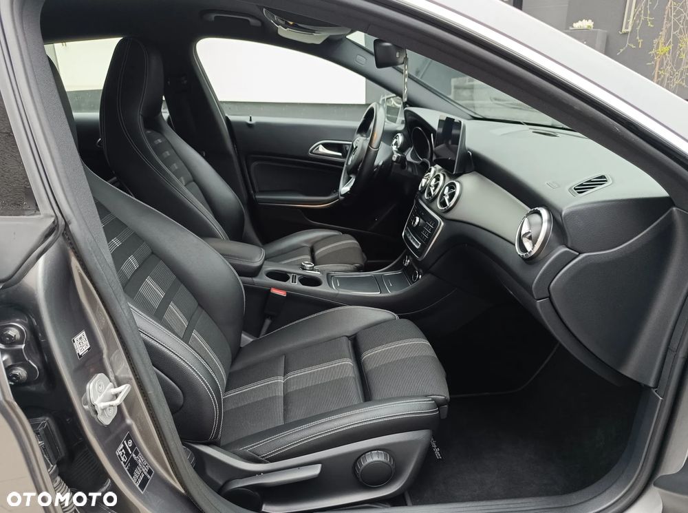 Mercedes-Benz CLA 200 7G-DCT UrbanStyle Edition - 12