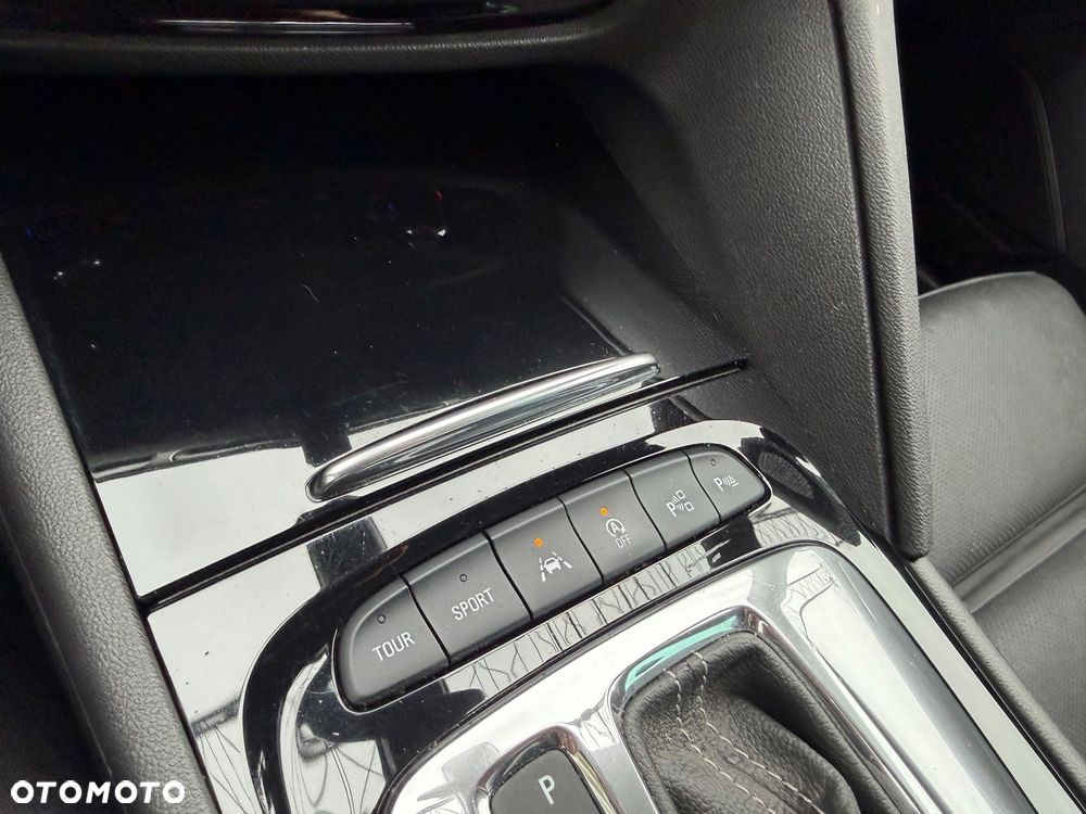 Opel Insignia 2.0 BiTurbo 4x4 Ultimate Exclusive - 32