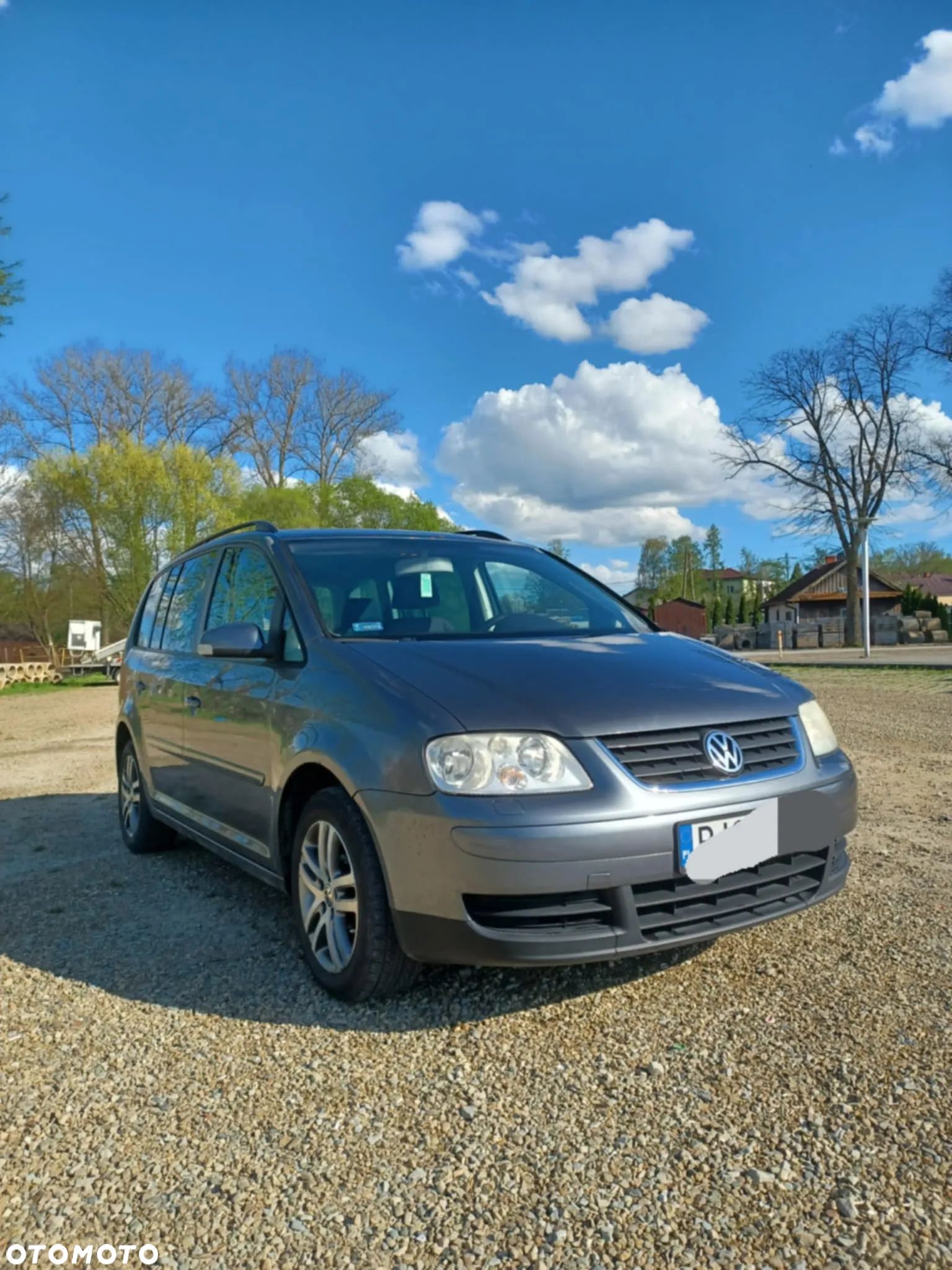 Volkswagen Touran - 1