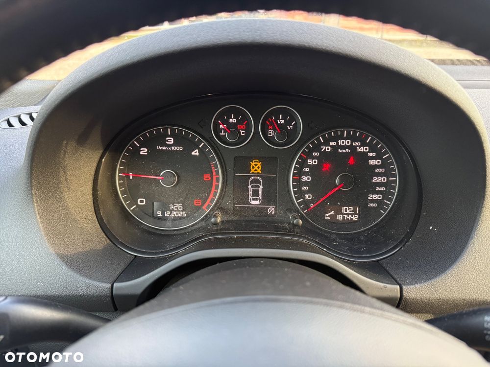 Audi A3 3-drzwiowe 1.6 TDI DPF S line Sportpaket - 14