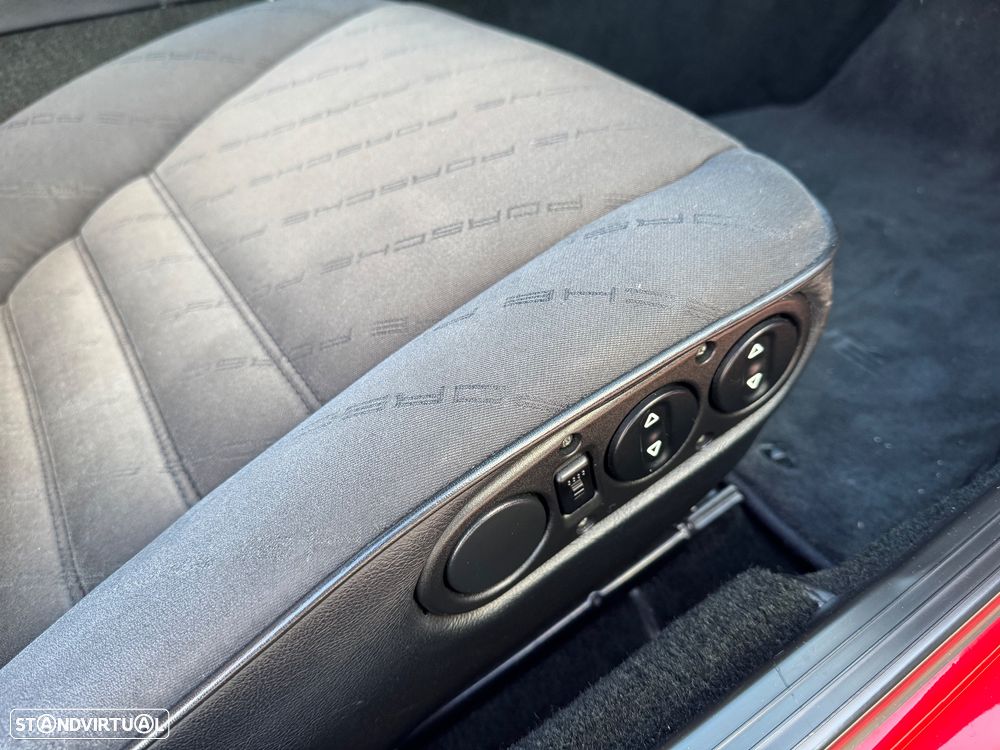 Porsche 944 Turbo S - 24