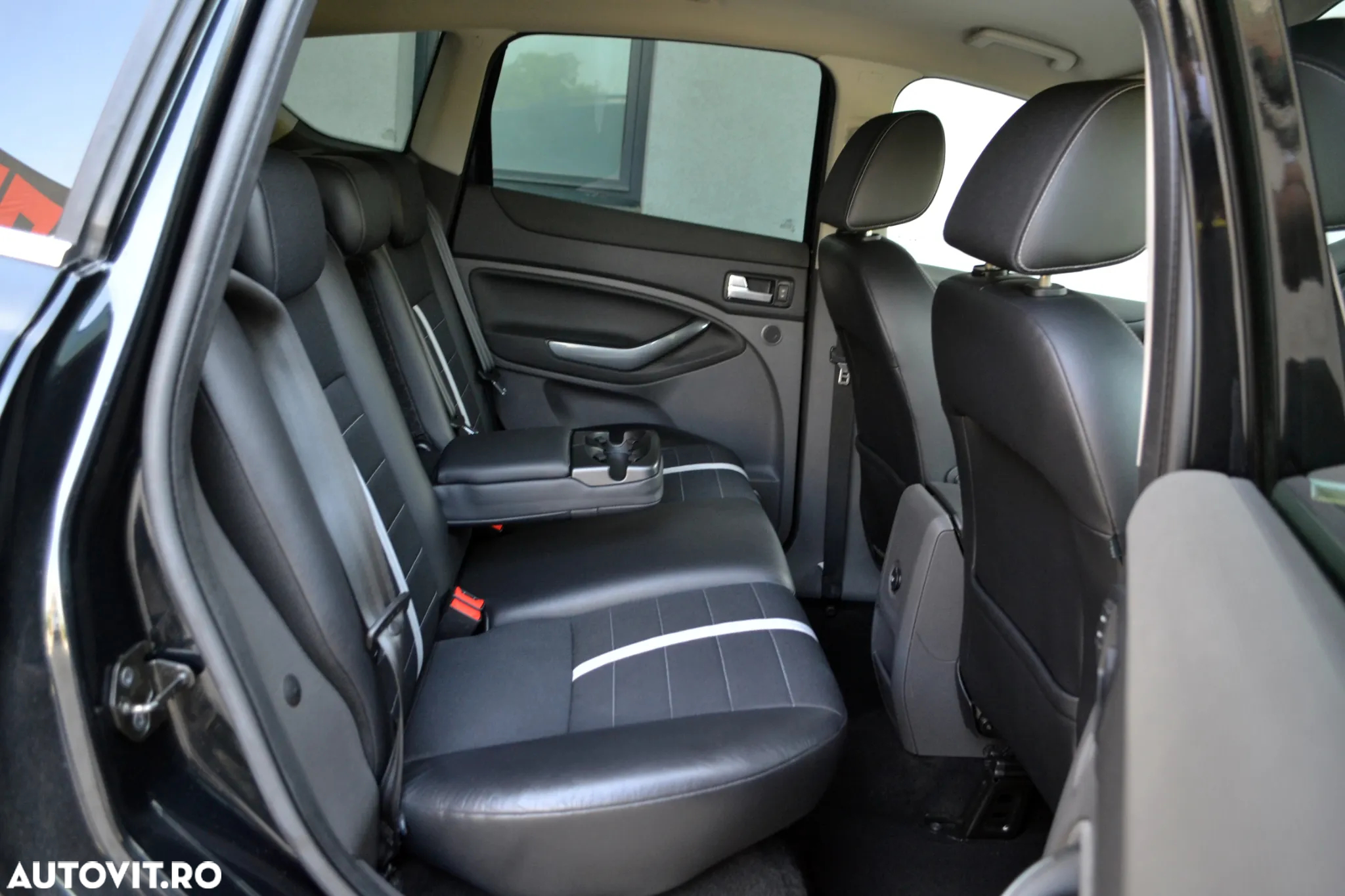 Ford Kuga 2.0 TDCi 4WD Powershift Titanium - 8