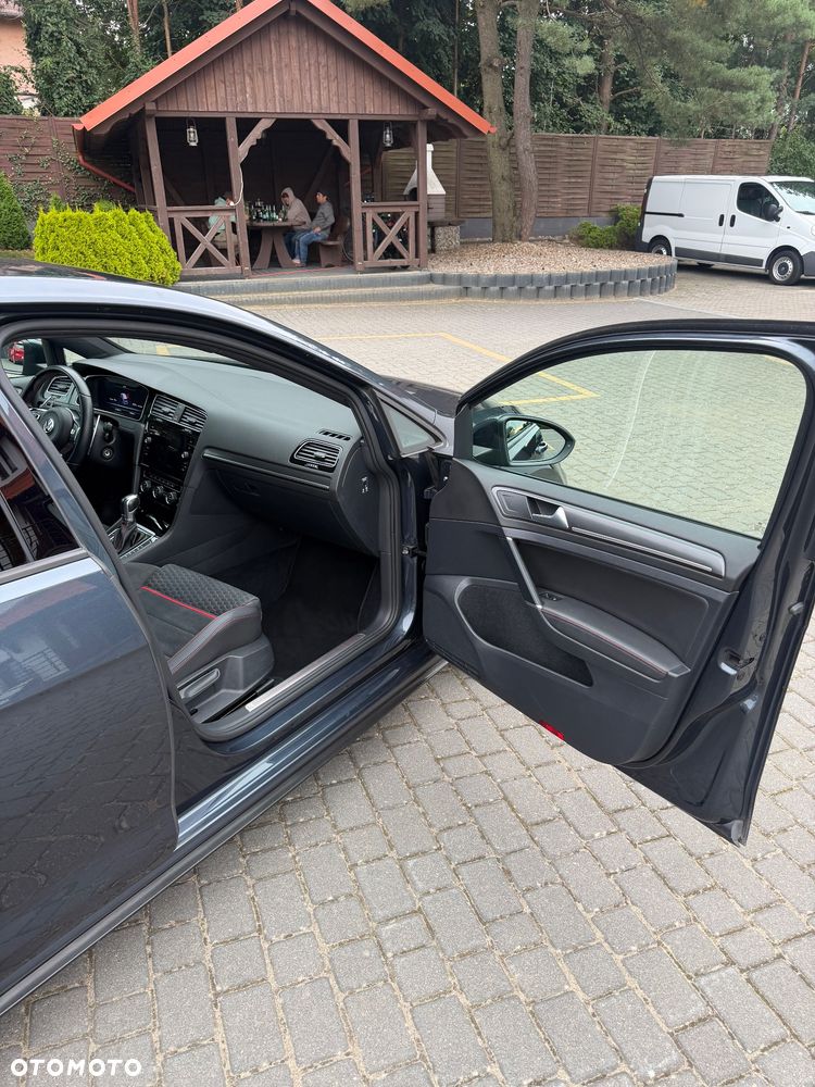 Volkswagen Golf - 29