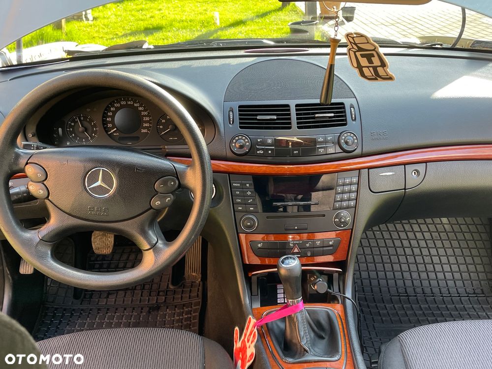 Mercedes-Benz Klasa E 200 Kompressor Classic - 4