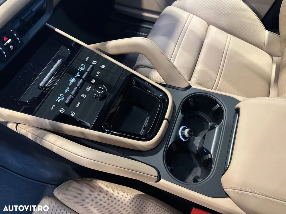 PORSCHE Cayenne Coupe 2026 — imagine 17