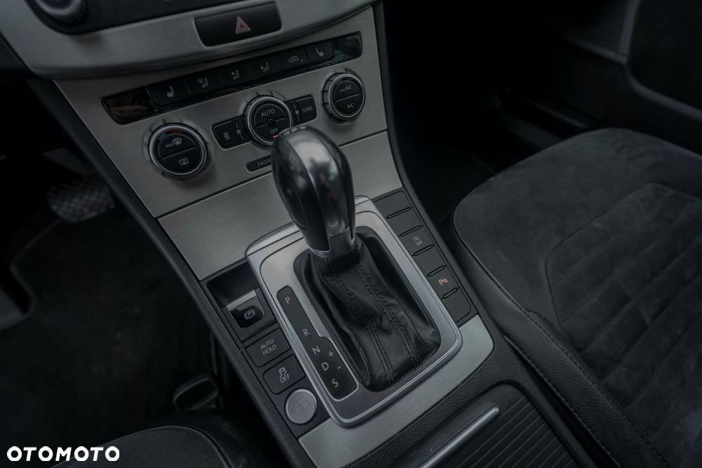 Volkswagen Passat 2.0 TDI Highline DSG - 16